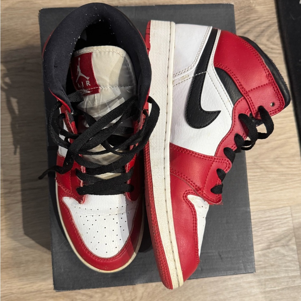 Jordan 1 Mid “Chicago” 2020 edition - Picture 2 of 3